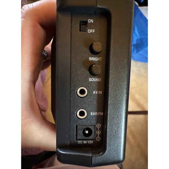 Syscom VM-2003 4 inch TFT LCD Monitor - Picture 6 of 11